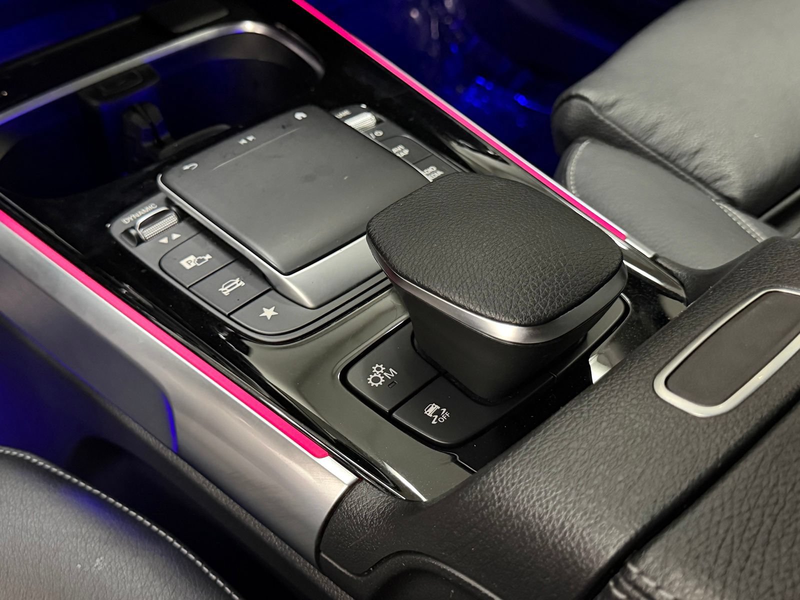 Certified 2022 Mercedes-Benz GLB 35 AMG 4MATIC image 32