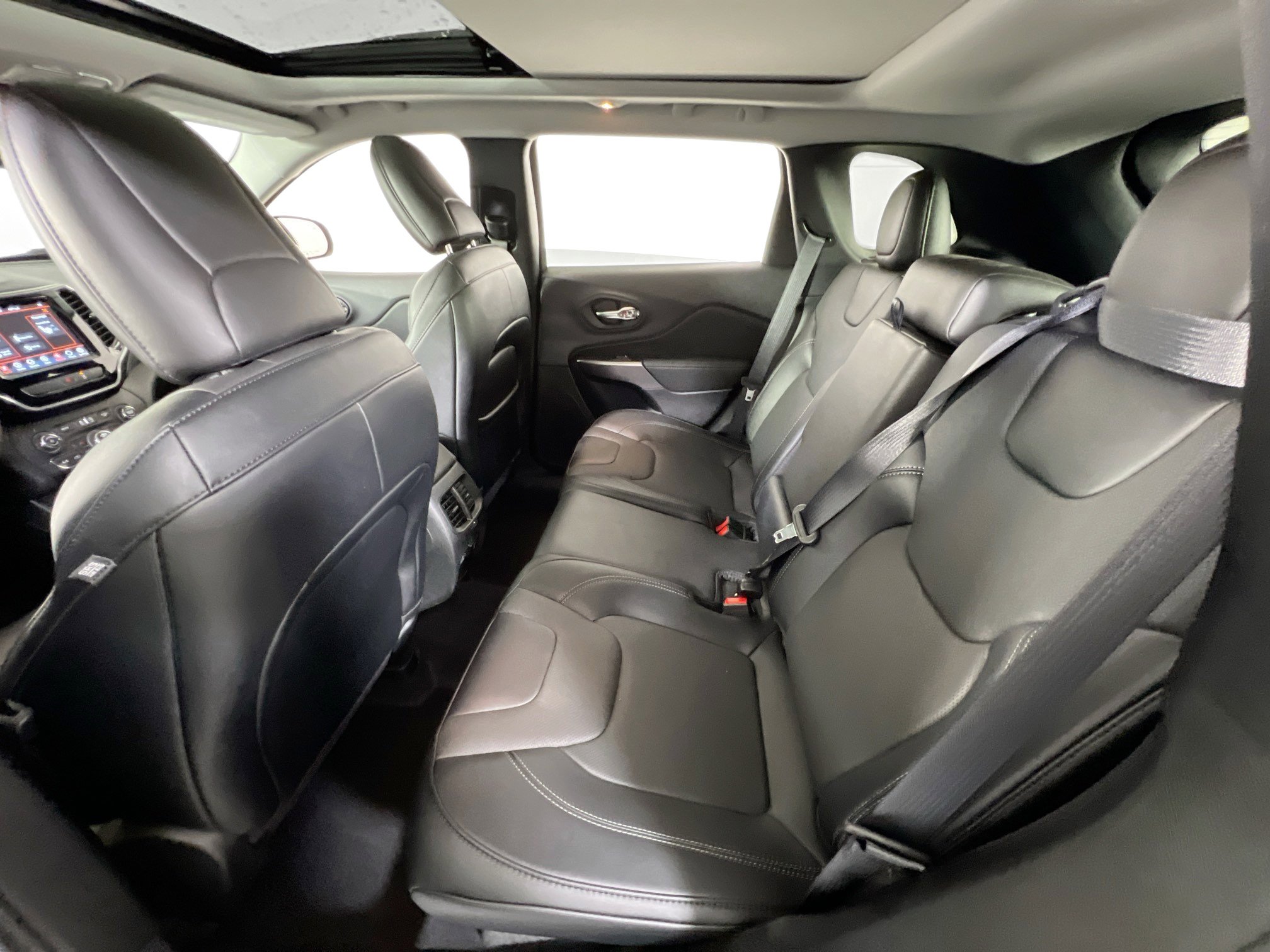 Used 2022 Jeep Cherokee Limited image 24