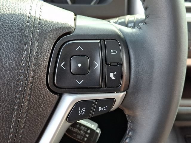 Used 2019 Toyota Highlander Limited Platinum AWD/4WD image 22