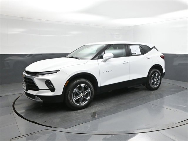Used 2025 Chevrolet Blazer LT image 1