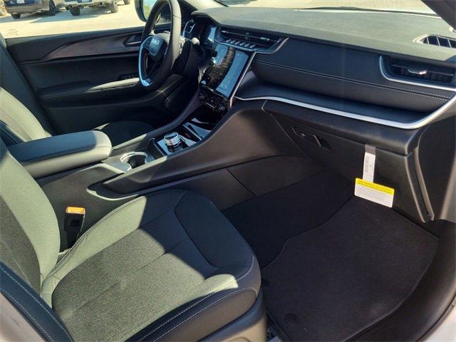 New 2025 Jeep Grand Cherokee L Laredo image 26