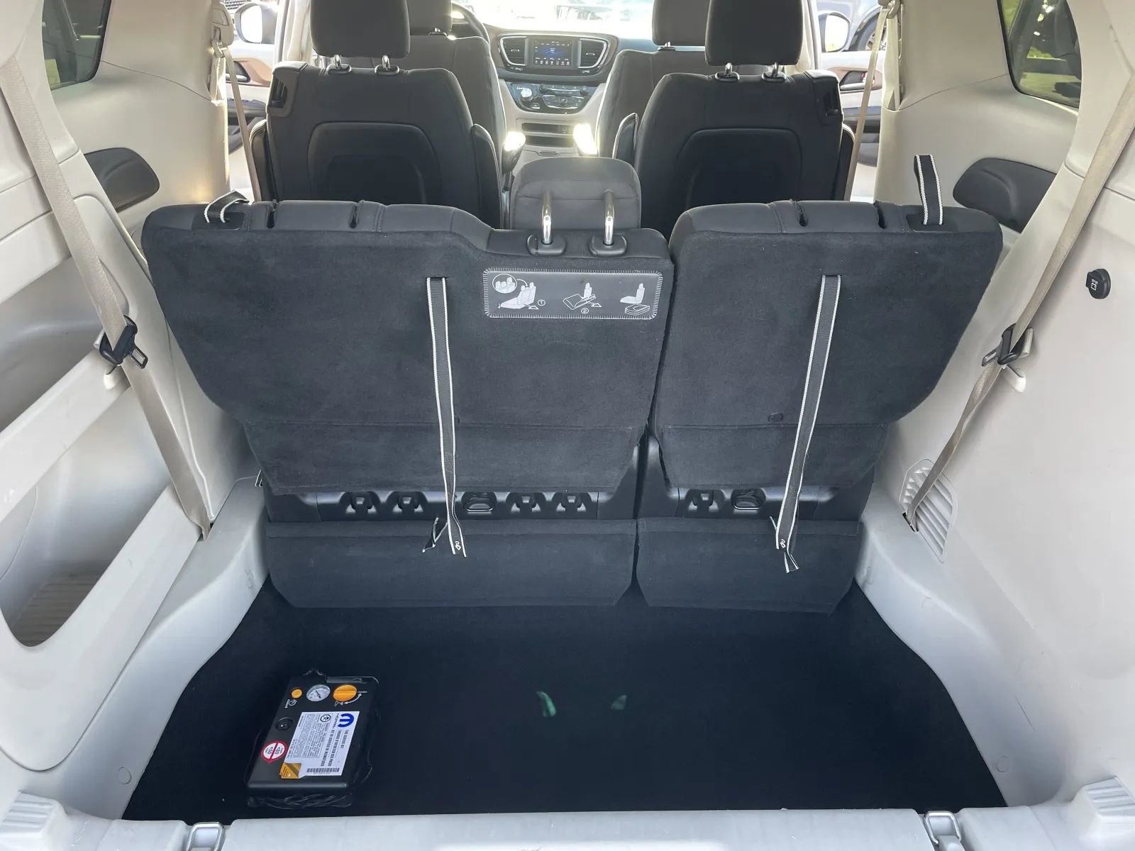 Used 2019 Chrysler Pacifica LX image 38