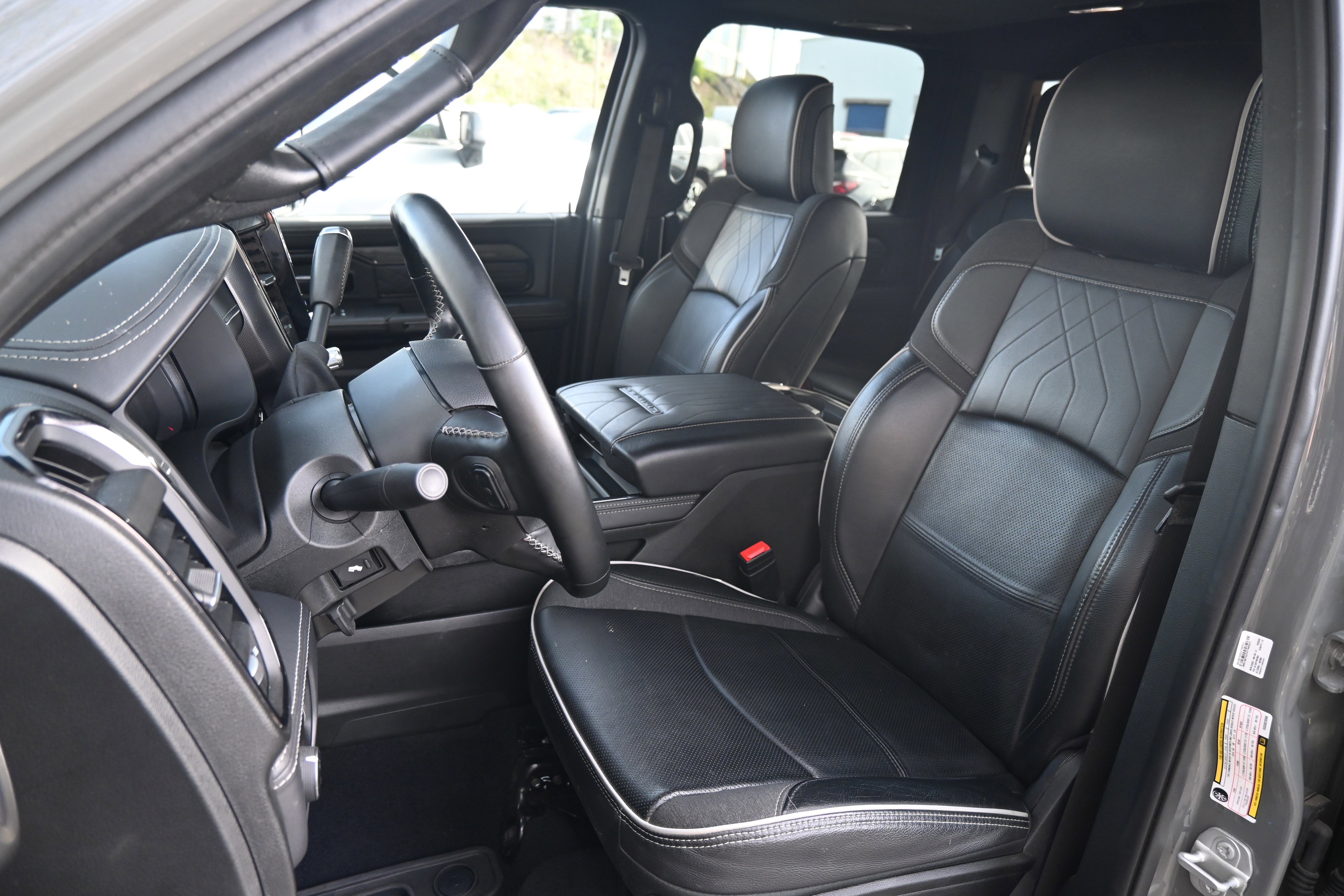 Used 2025 RAM 3500 Limited image 7