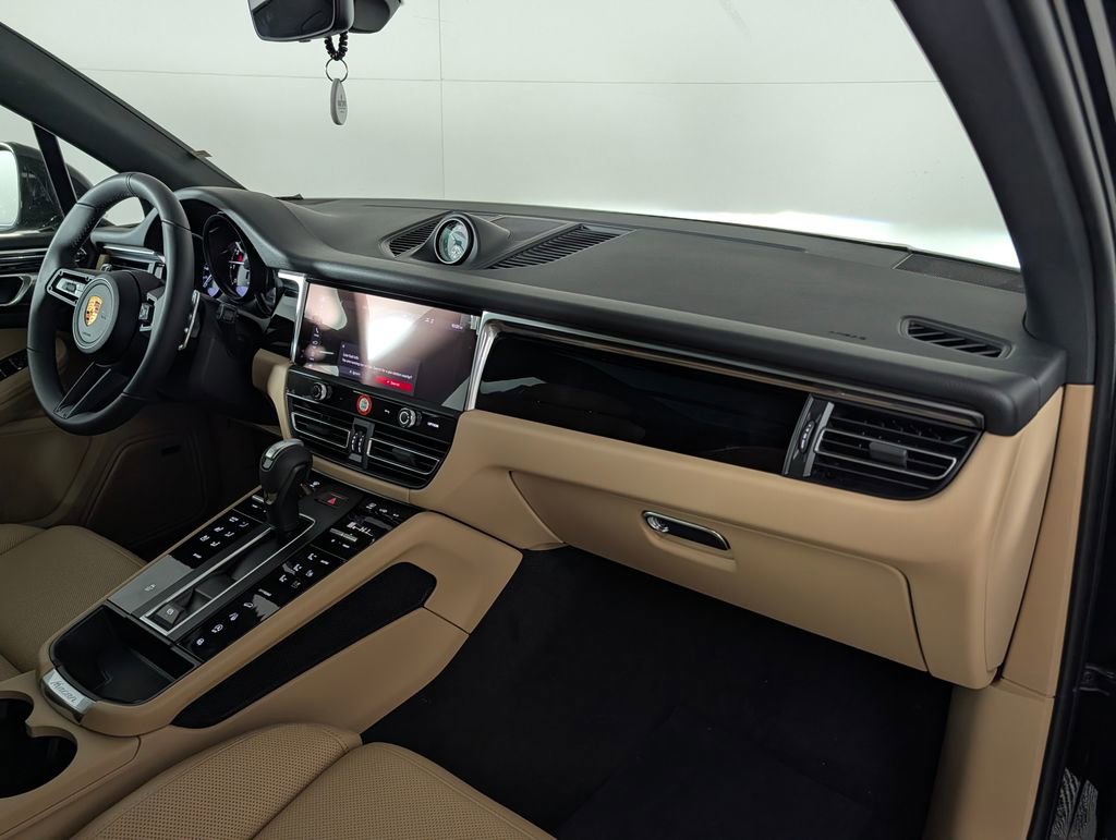 New 2026 Porsche Macan image 19