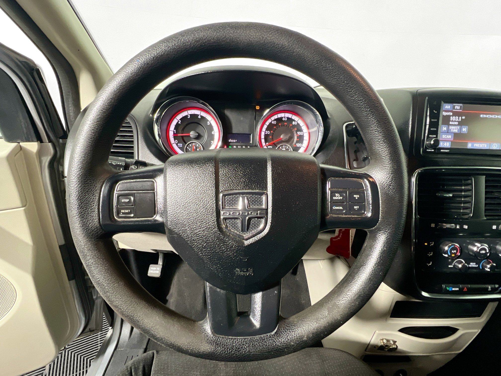 Used 2019 Dodge Grand Caravan SE FWD image 11