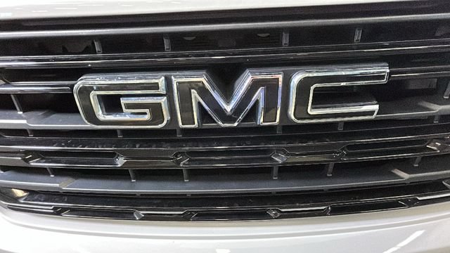 Used 2023 GMC Sierra 1500 Elevation w/ LPO, Elevation Black Package AWD/4WD image 8