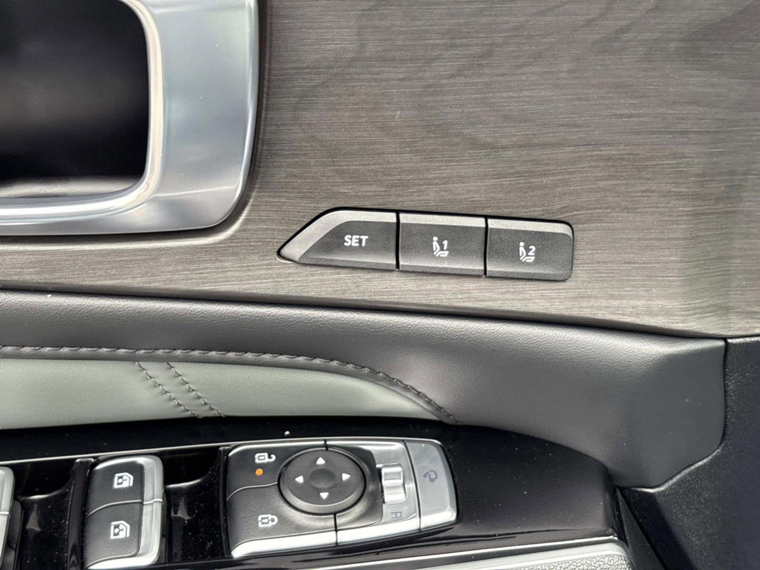 Used 2025 Kia Sorento SX Prestige w/ Sage Leather Package image 19