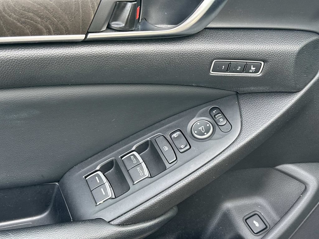Used 2018 Honda Accord EX-L image 16
