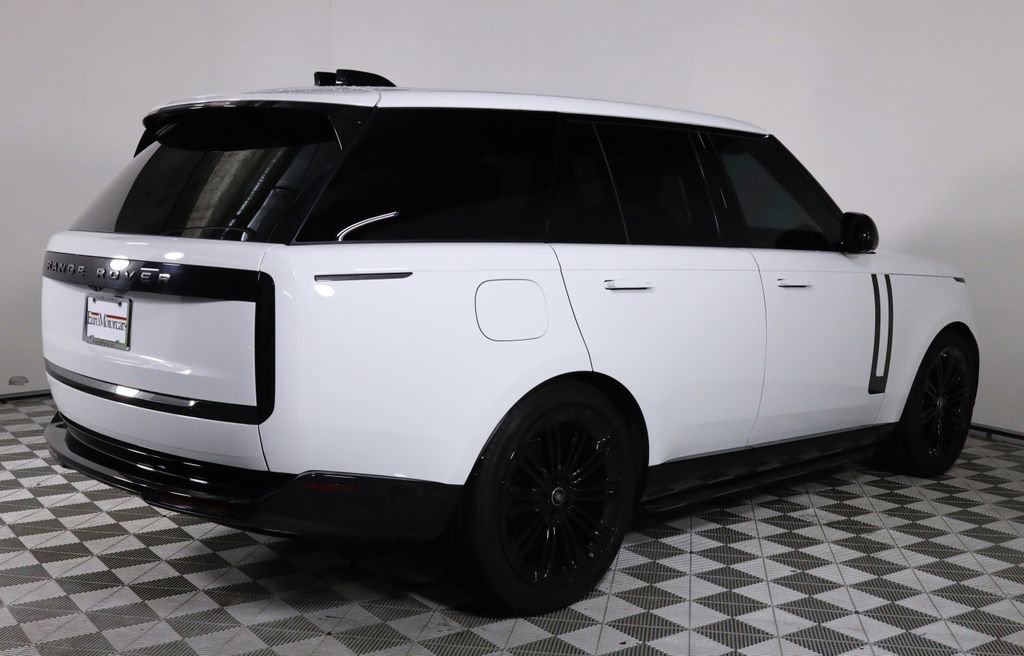 Used 2025 Land Rover Range Rover SE AWD/4WD image 6