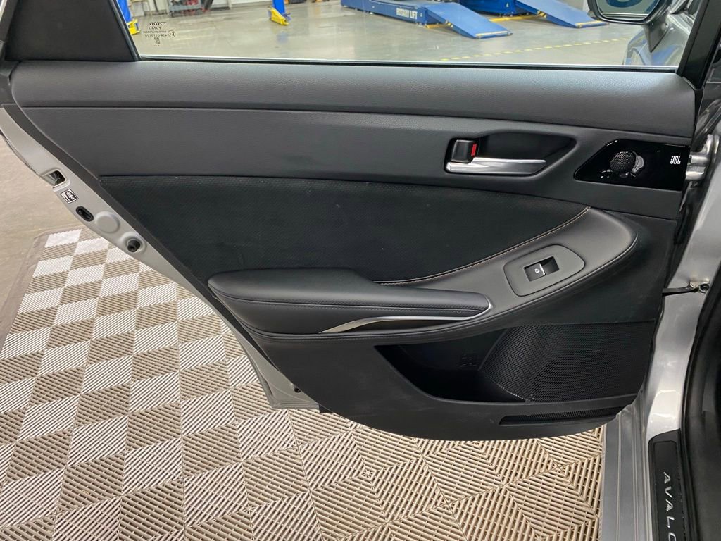 Used 2019 Toyota Avalon Touring image 19