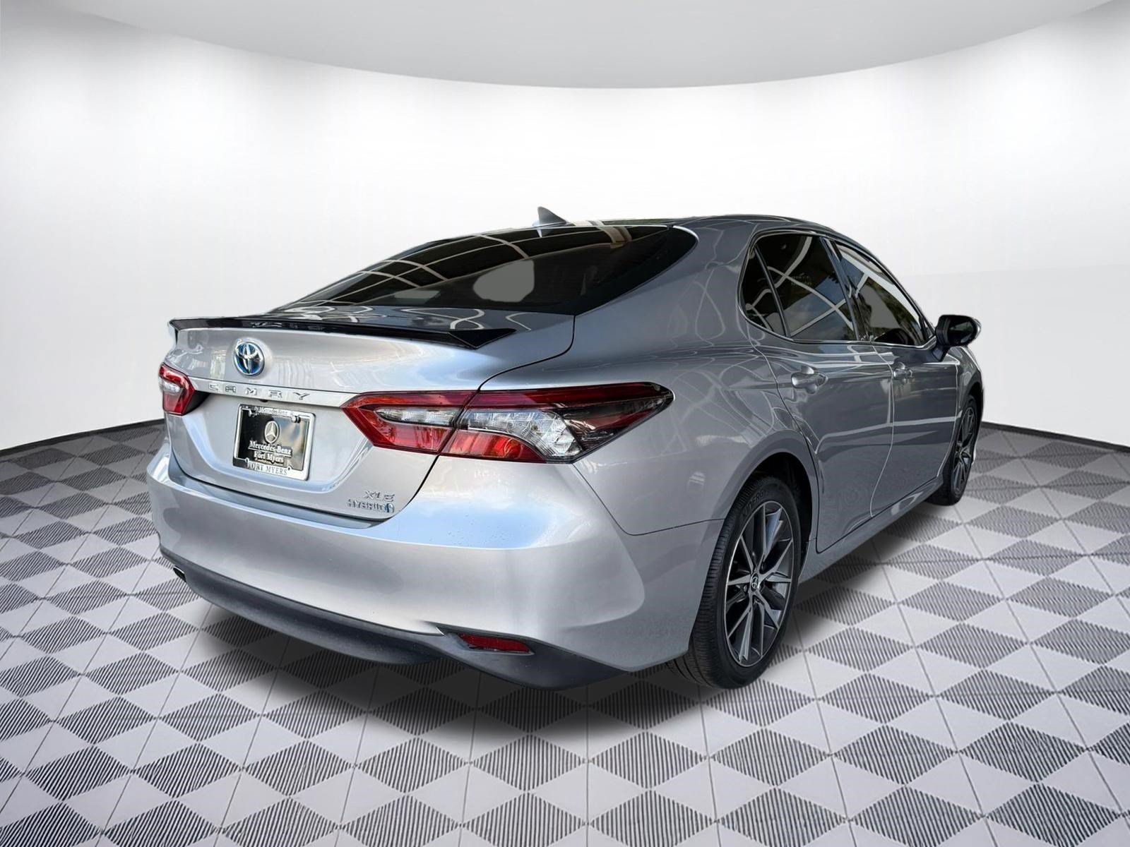 Used 2023 Toyota Camry XLE FWD image 9