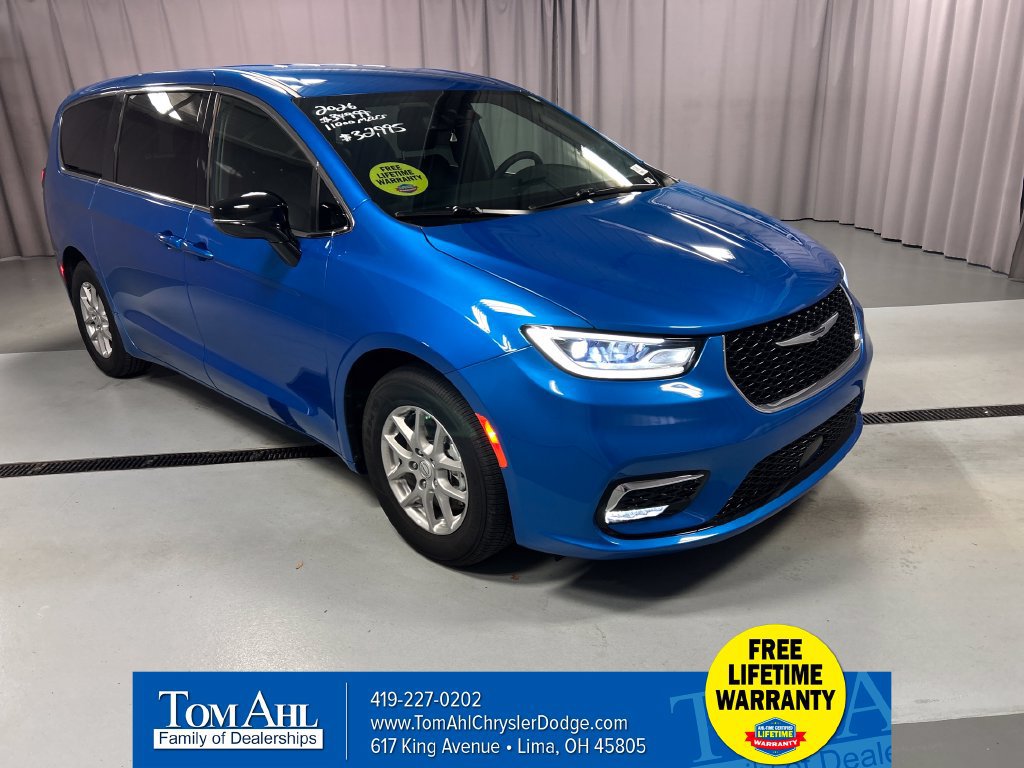 Used 2026 Chrysler Pacifica Select
