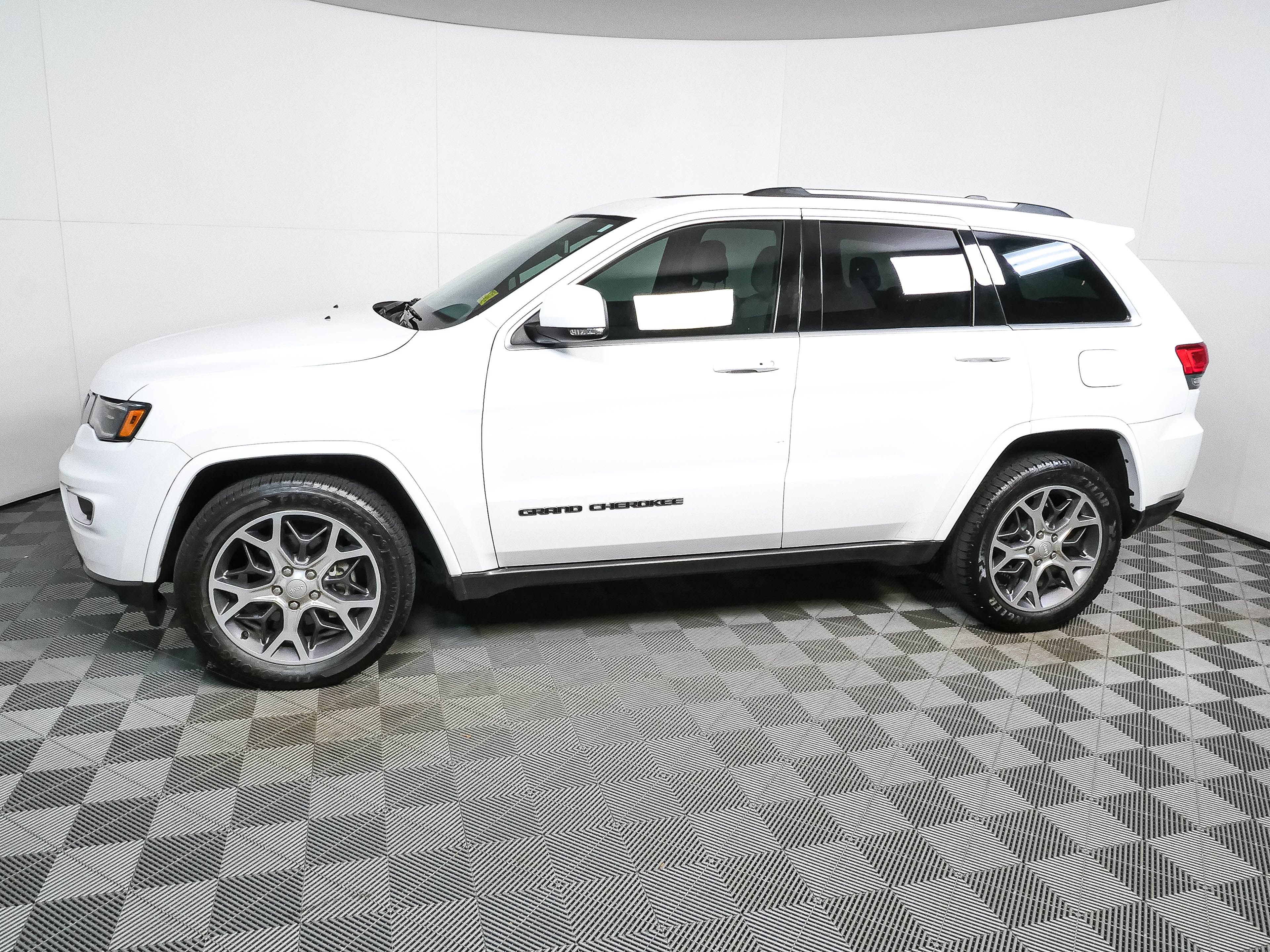 Used 2018 Jeep Grand Cherokee Limited RWD image 31
