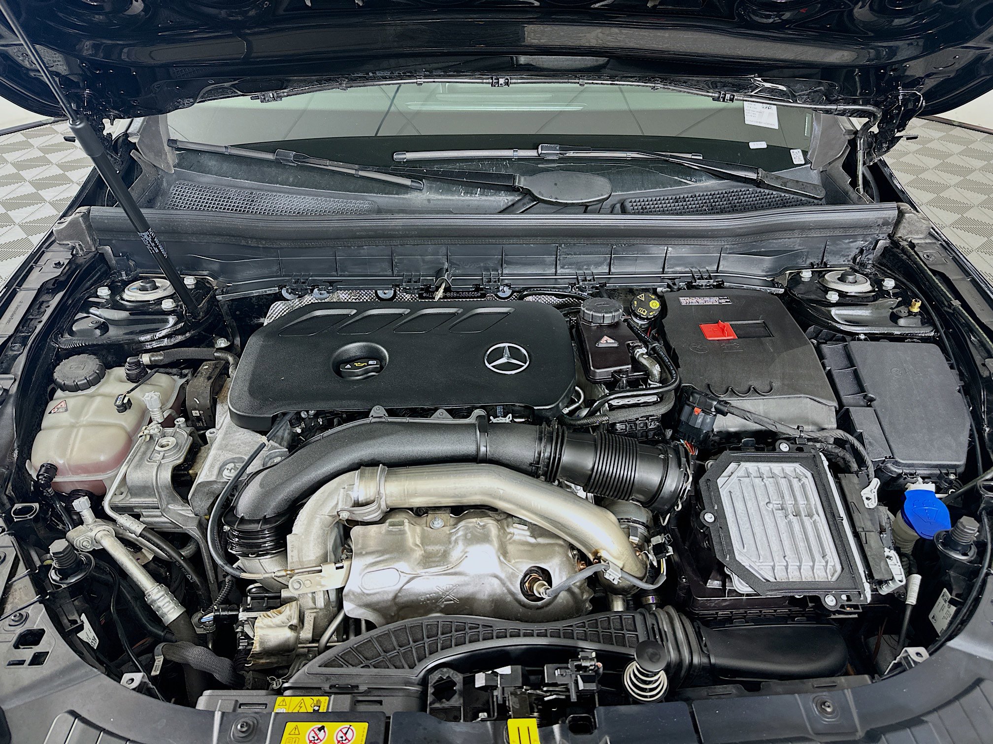 Used 2025 Mercedes-Benz GLB 250 4MATIC image 33