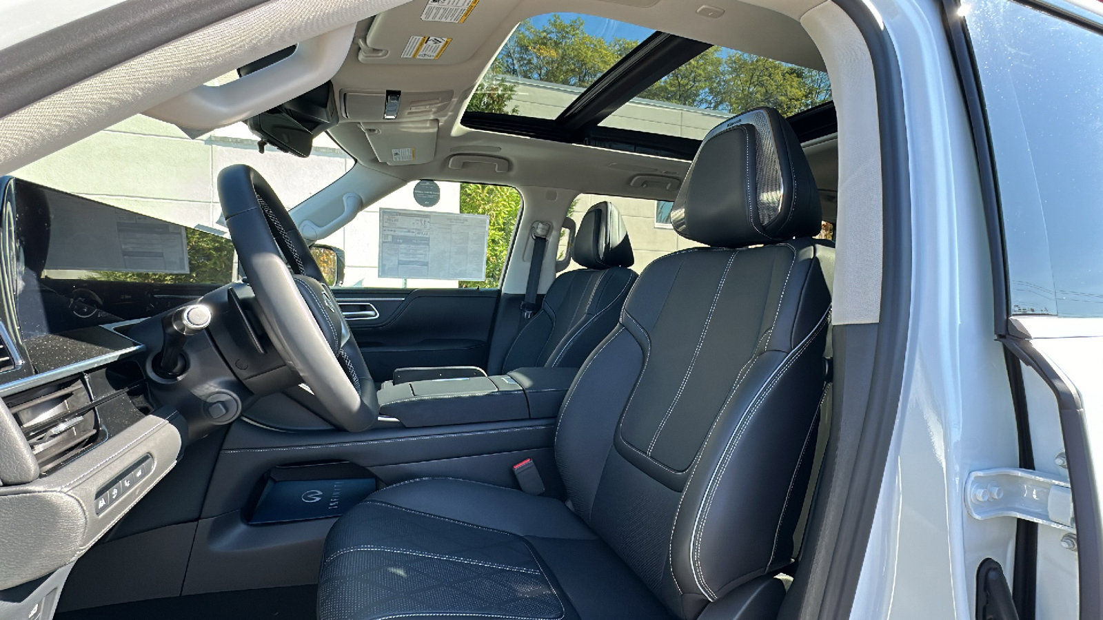 New 2025 INFINITI QX80 Sensory image 8