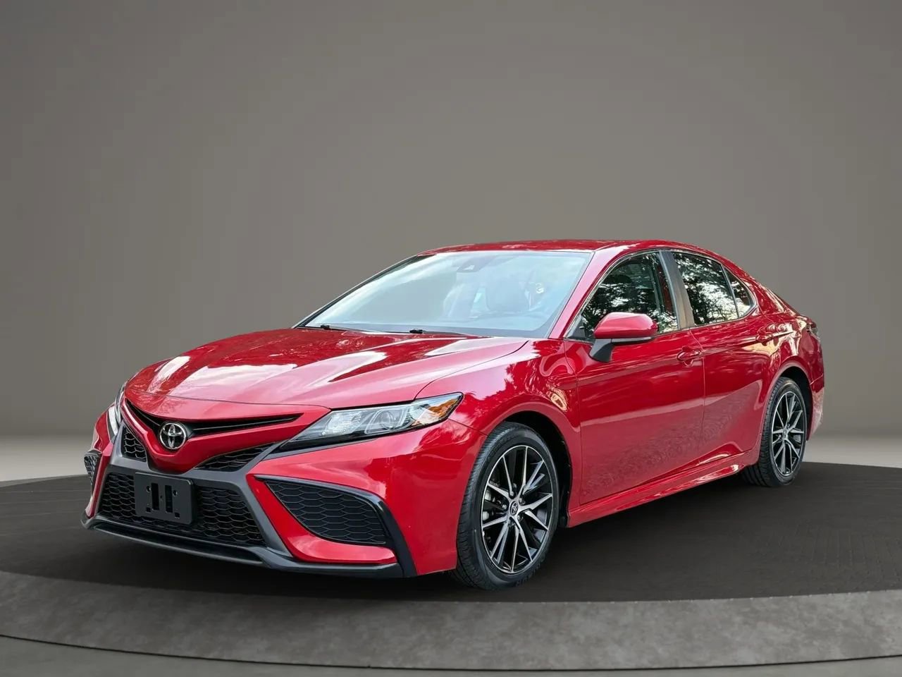 Used 2021 Toyota Camry SE image 1