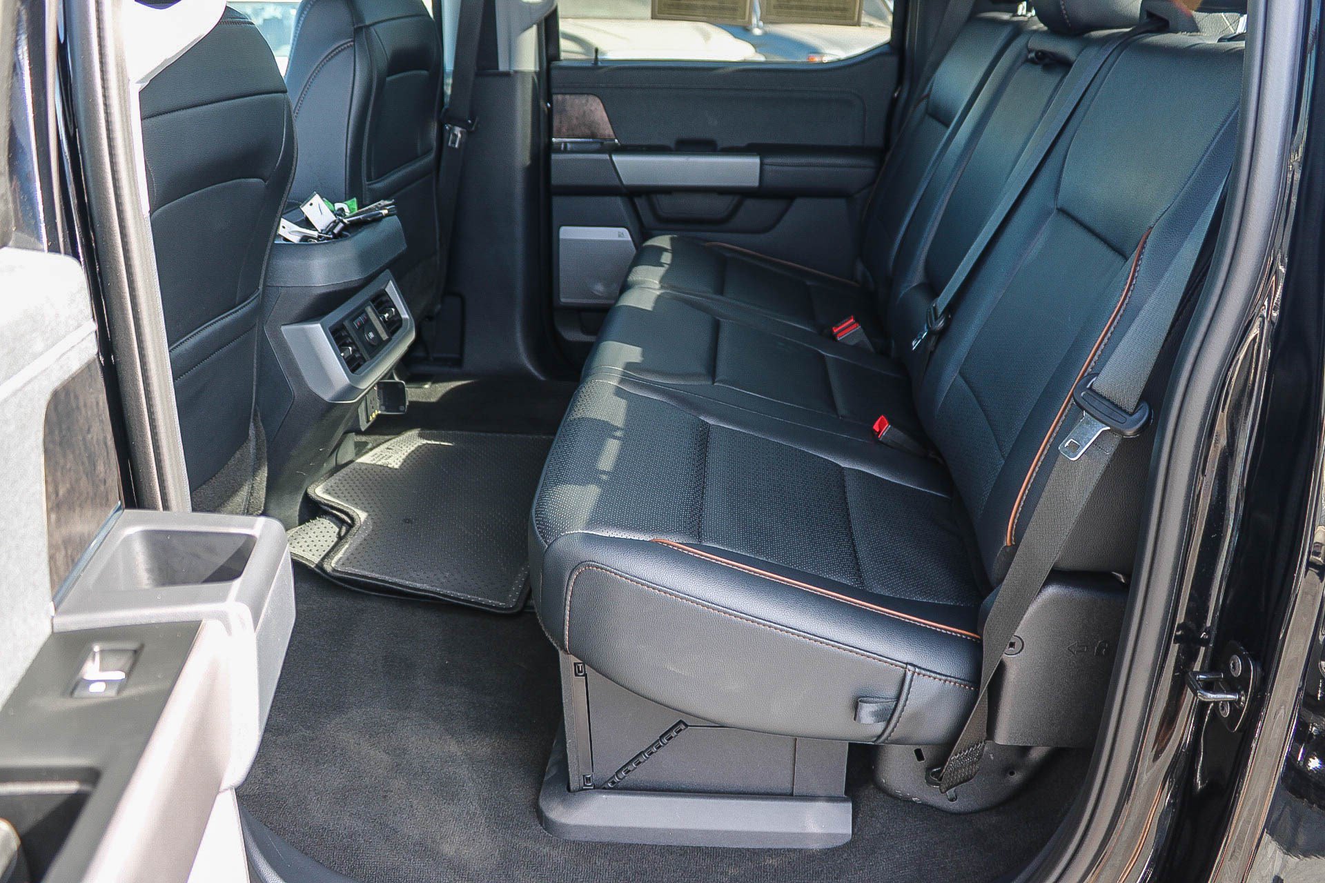 Used 2025 Ford F250 Lariat AWD/4WD image 19