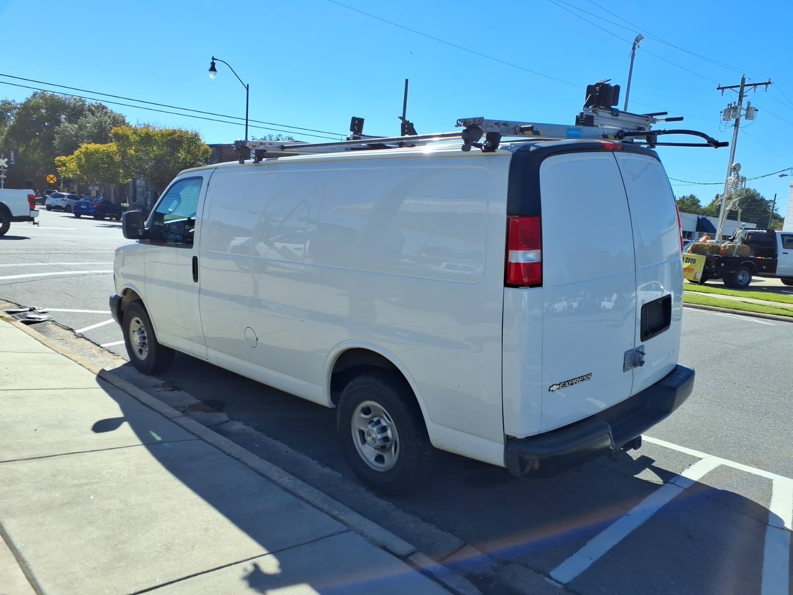Used 2020 Chevrolet Express 2500 RWD image 7