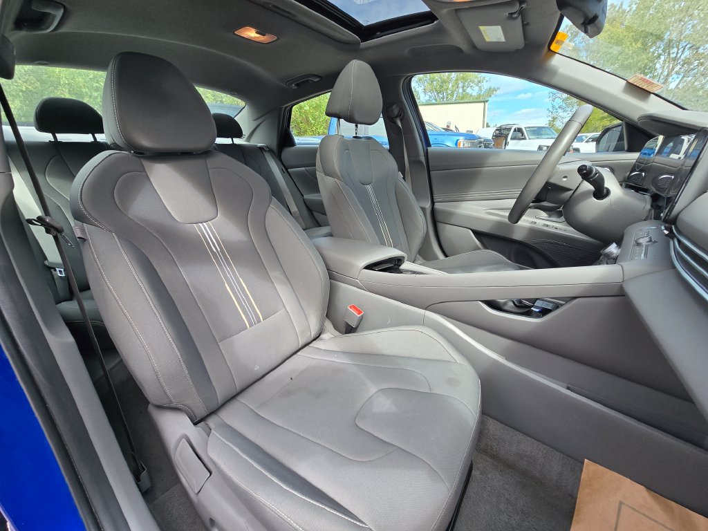 Used 2025 Hyundai Elantra SEL FWD image 21