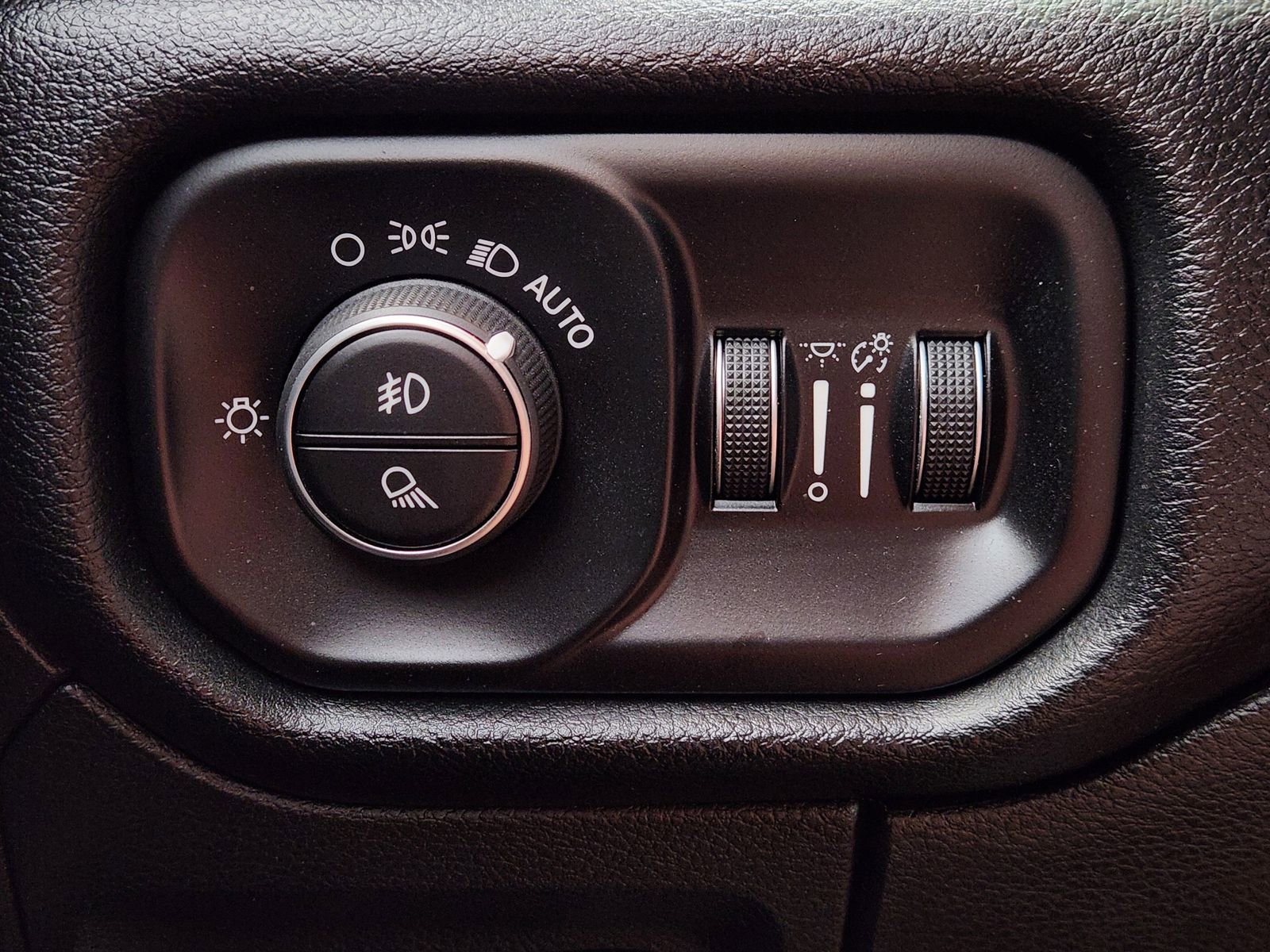 Used 2020 RAM 1500 Laramie w/ Sport Appearance Package AWD/4WD image 26