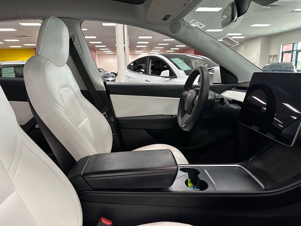 Used 2021 Tesla Model Y Long Range image 27