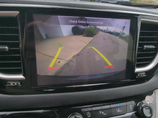 Used 2023 Chrysler Pacifica Touring-L FWD image 20