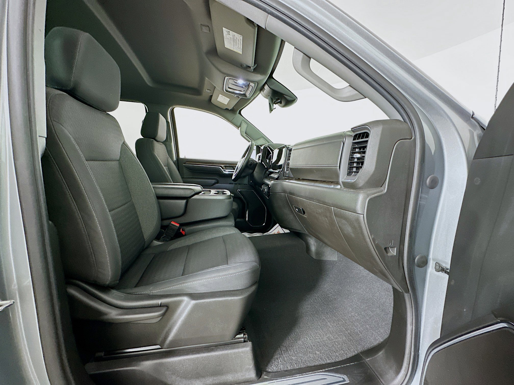 Used 2023 Chevrolet Silverado 1500 LT image 30