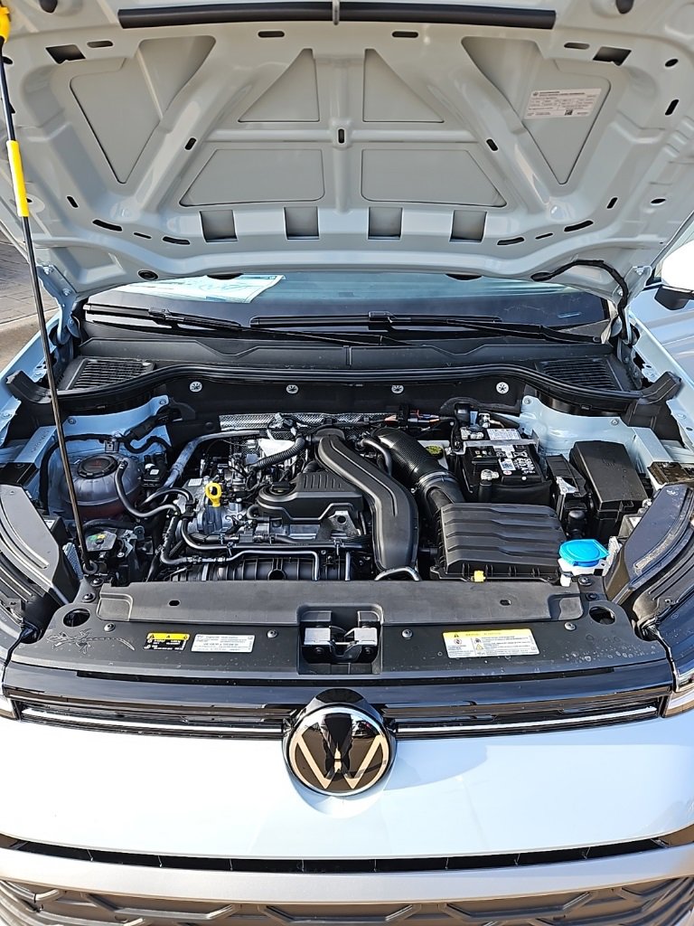 New 2026 Volkswagen Taos SE image 10