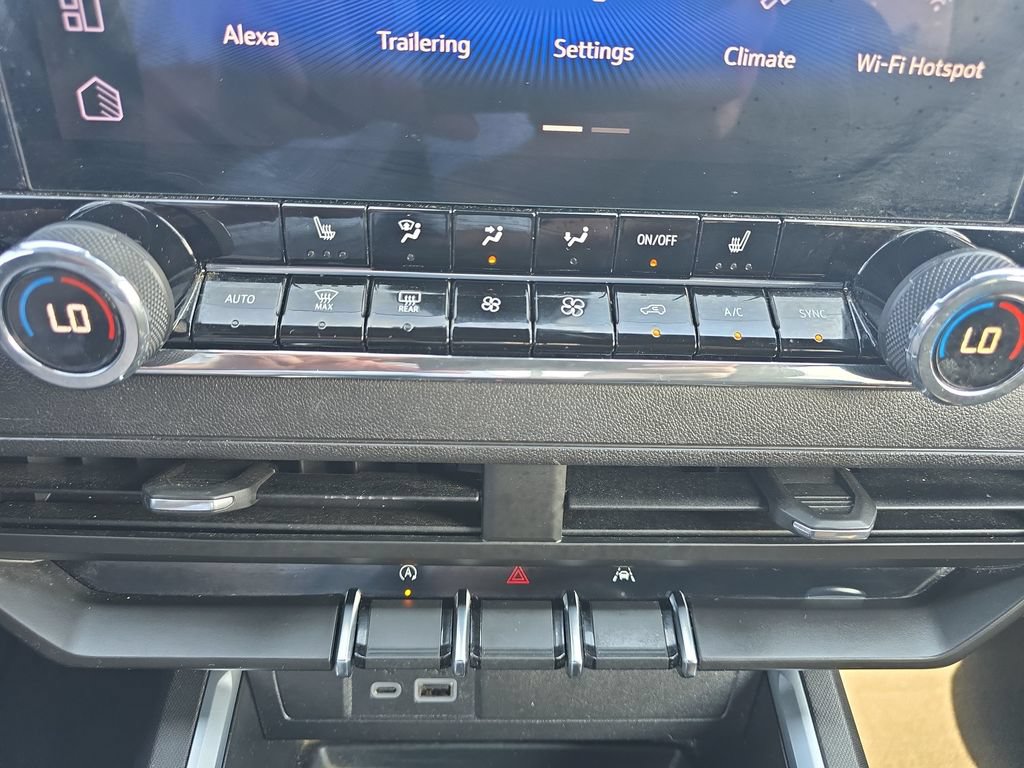 Used 2025 Chevrolet Colorado Trail Boss AWD/4WD image 29