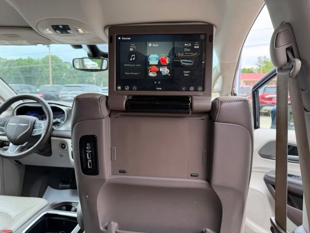 Used 2017 Chrysler Pacifica Touring-L Plus w/ Advanced Safetytec Group FWD image 12
