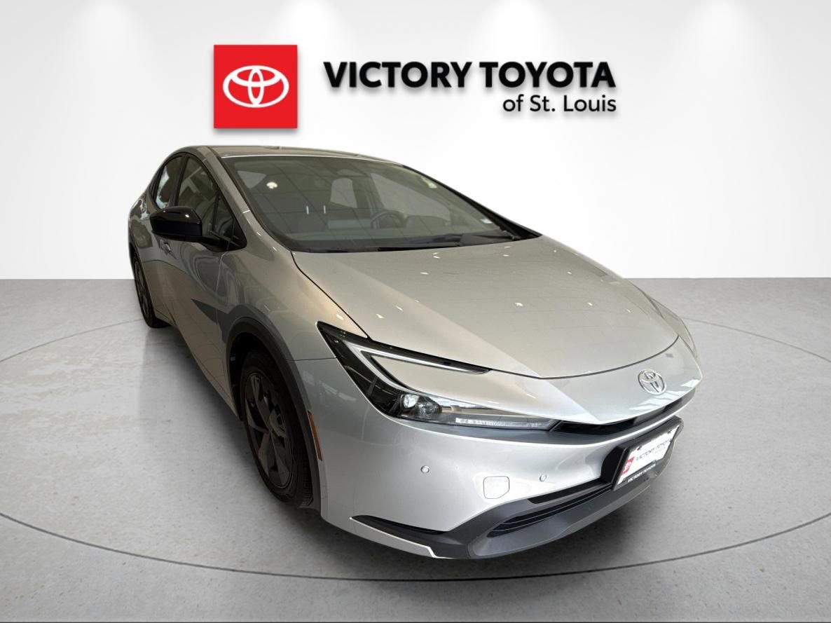 Used 2024 Toyota Prius LE image 1