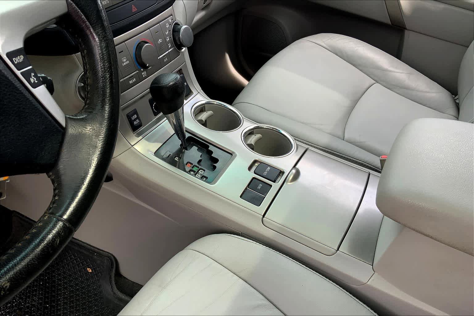 Used 2012 Toyota Highlander SE FWD image 14