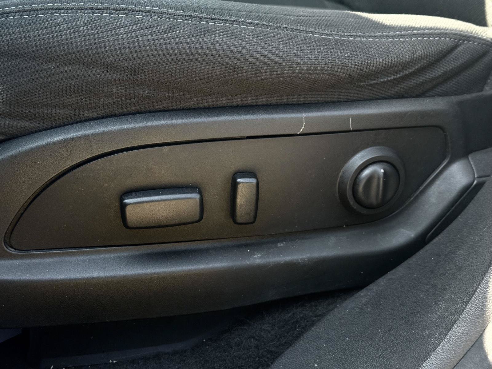 Used 2015 GMC Acadia SLE FWD image 11