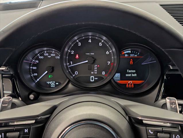 Used 2025 Porsche Macan AWD/4WD image 25