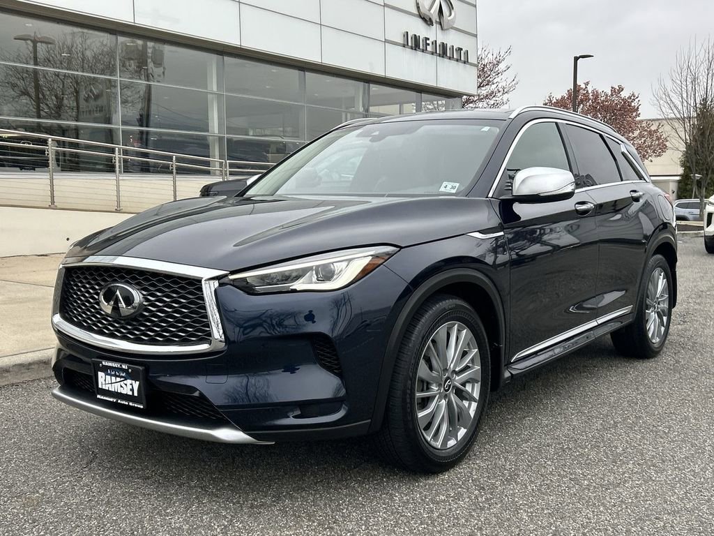Certified 2025 INFINITI QX50 Luxe w/ Accent Package image 1