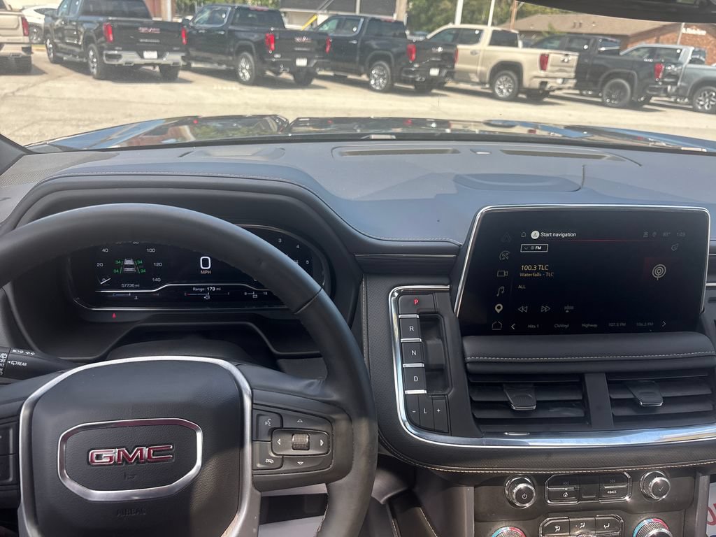 Used 2023 GMC Yukon XL SLT w/ SLT Premium Package AWD/4WD image 18