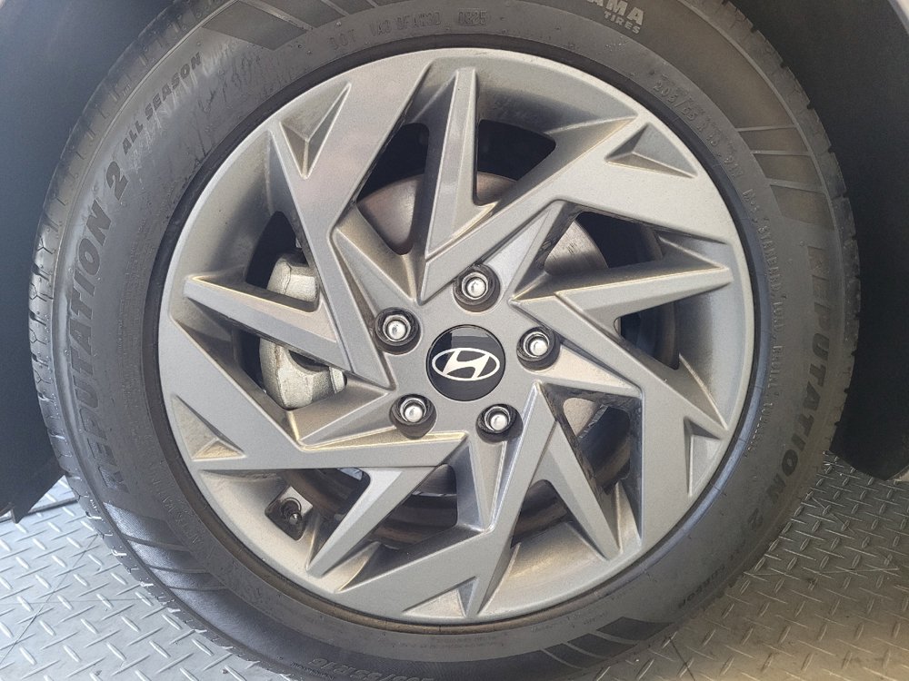 Used 2024 Hyundai Elantra Blue FWD image 31