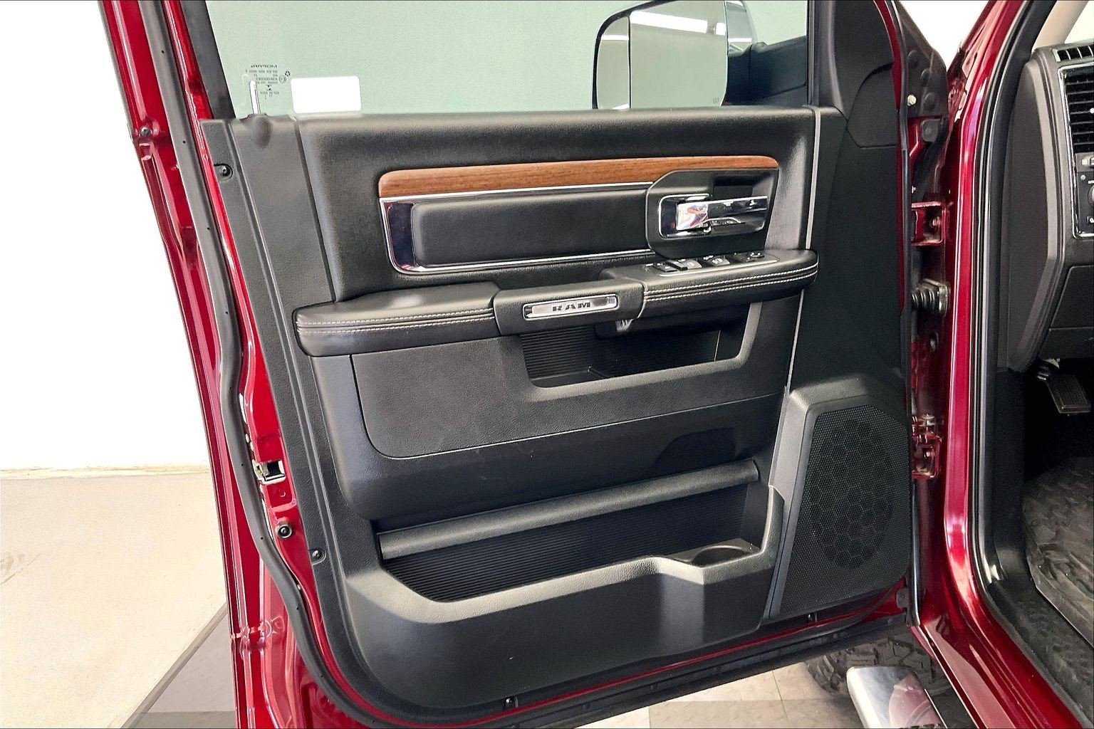 Used 2018 RAM 1500 Laramie AWD/4WD image 25