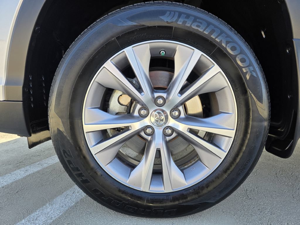 Used 2014 Toyota Highlander XLE AWD/4WD image 13