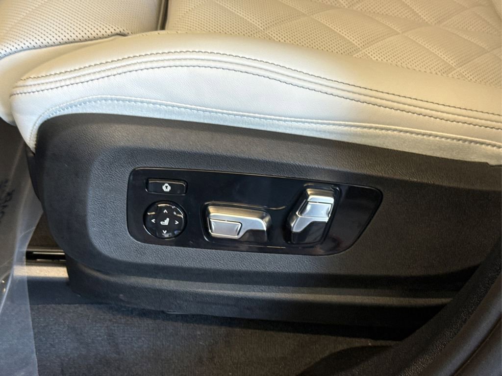 New 2026 BMW X6 M60i w/ Climate Comfort Package image 25