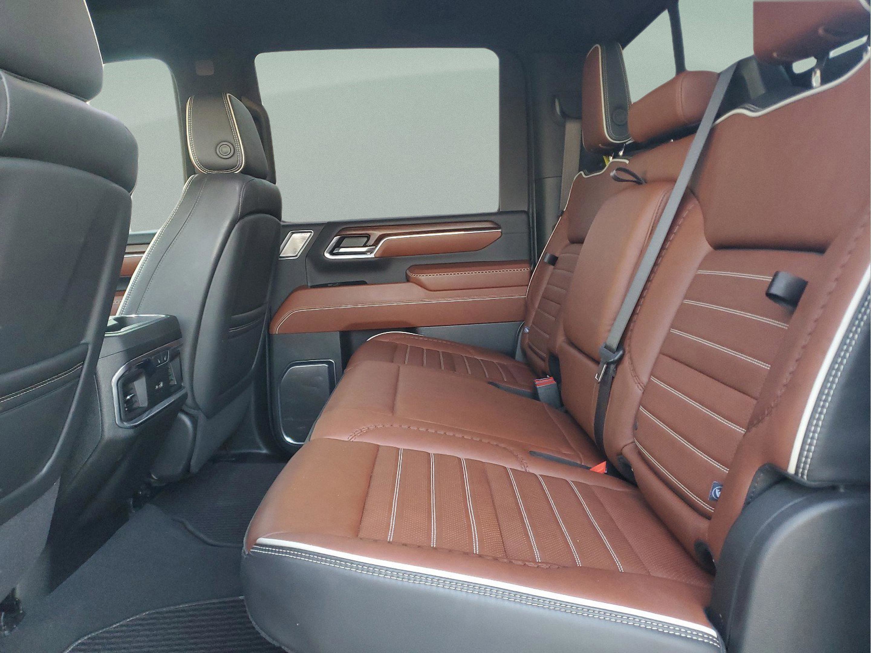 Used 2024 GMC Sierra 3500 Denali Ultimate image 6