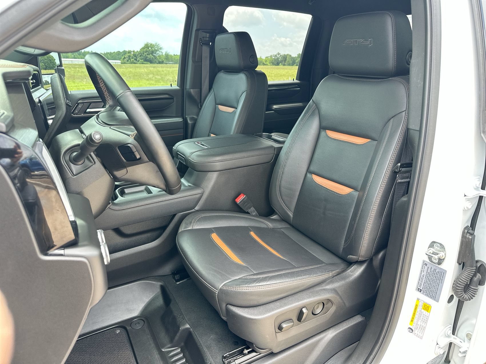 Used 2025 GMC Sierra 2500 AT4 AWD/4WD image 11