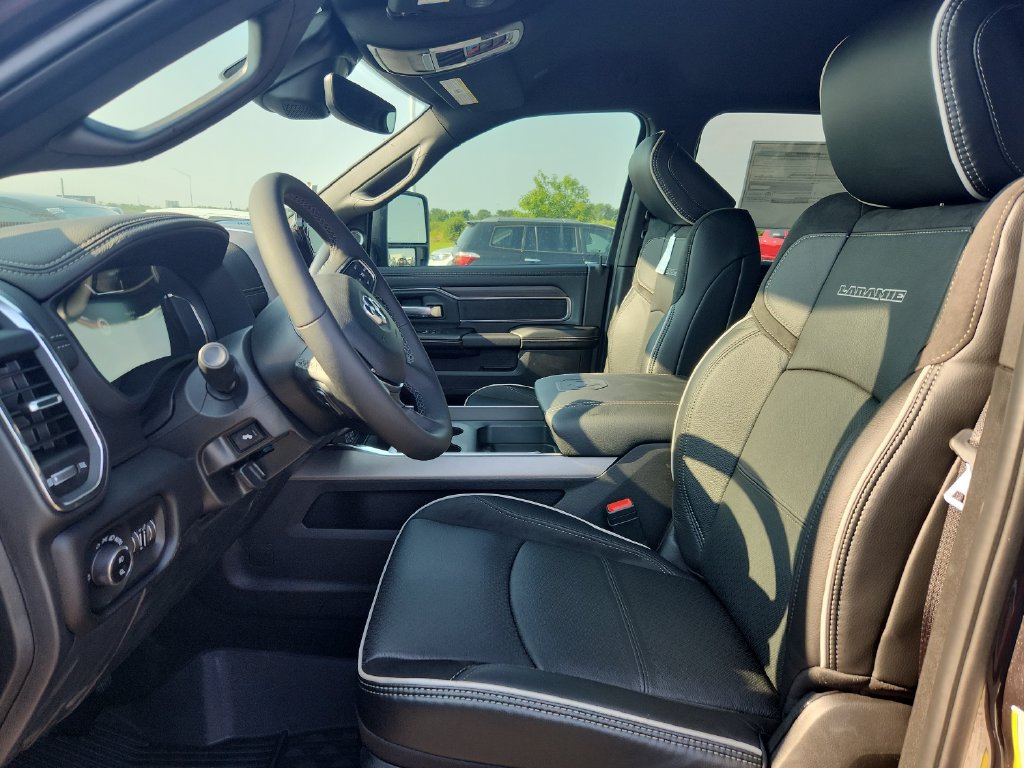 New 2026 RAM 3500 Laramie AWD/4WD image 10