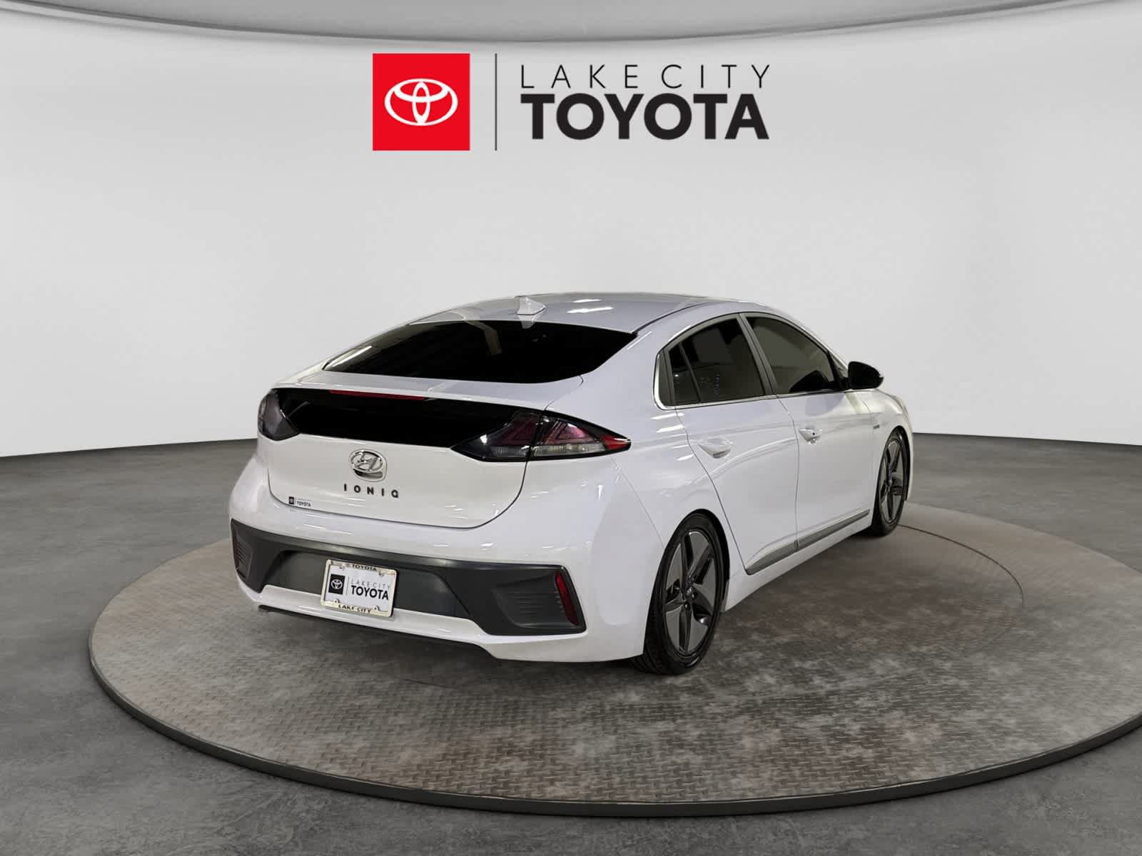 Used 2020 Hyundai Ioniq SEL FWD image 9