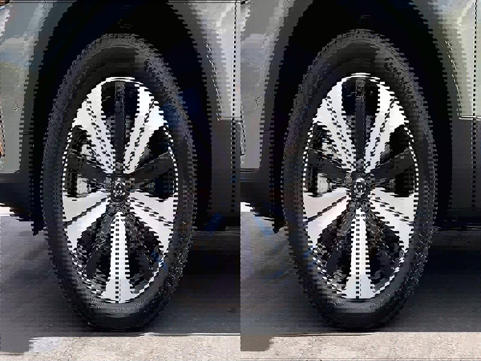 Used 2023 Volvo XC40 Recharge Plus w/ Protection Package Premier image 12