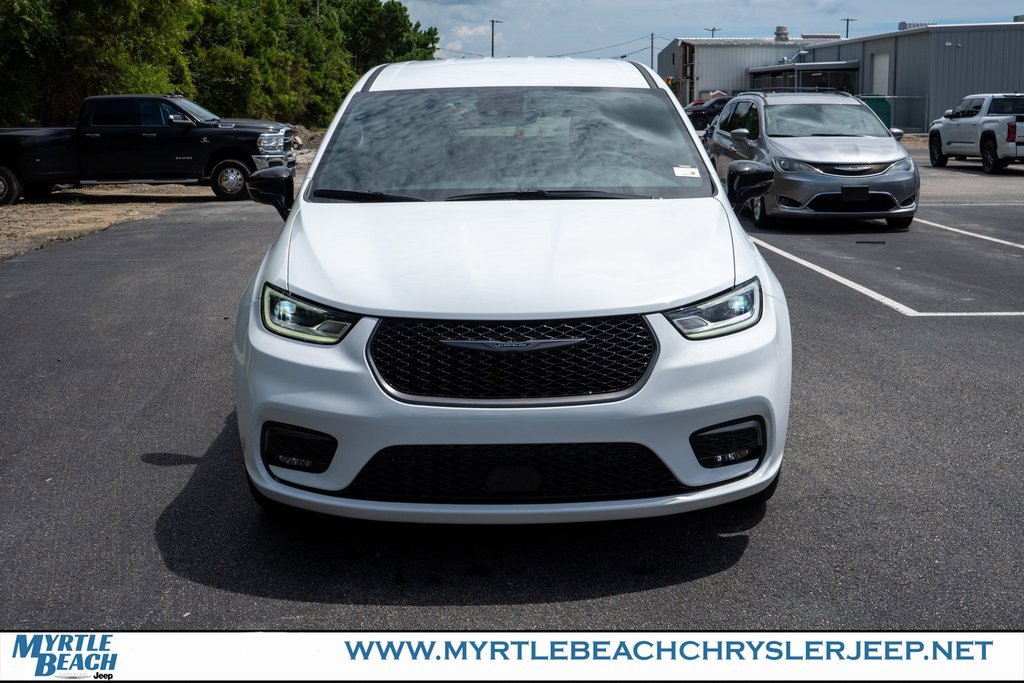 New 2026 Chrysler Pacifica Select image 9