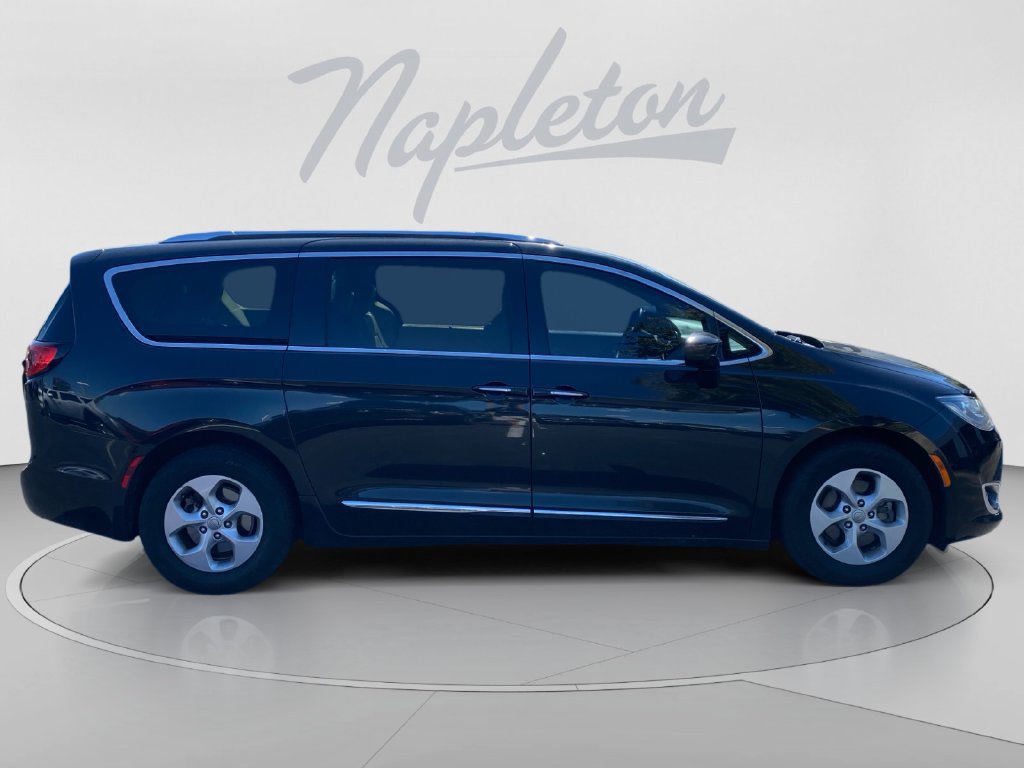 Used 2017 Chrysler Pacifica Touring-L Plus FWD image 7