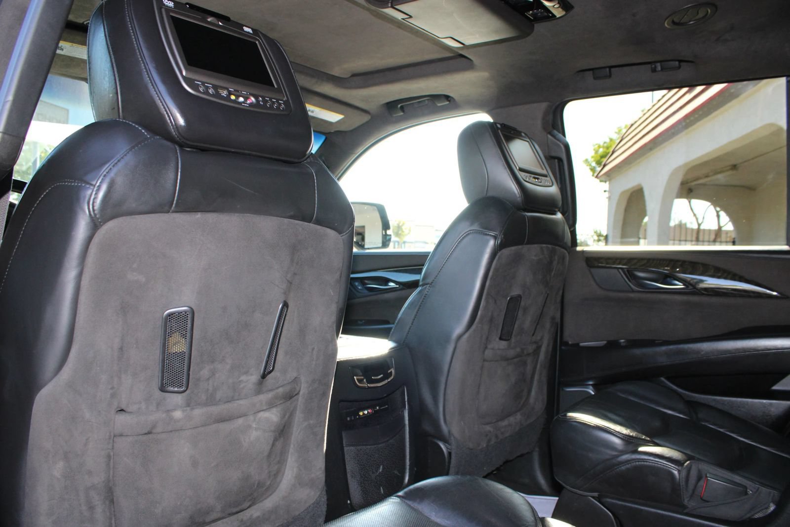 Used 2016 Cadillac Escalade Platinum AWD/4WD image 14