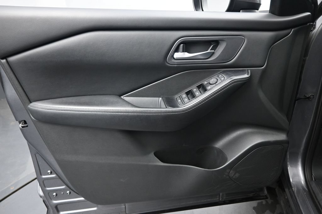 Used 2024 Nissan Rogue SV FWD image 24