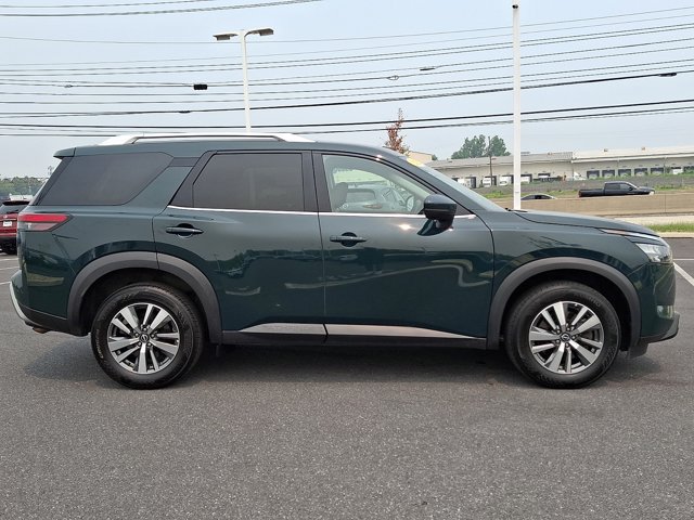 Used 2025 Nissan Pathfinder SL AWD/4WD image 7